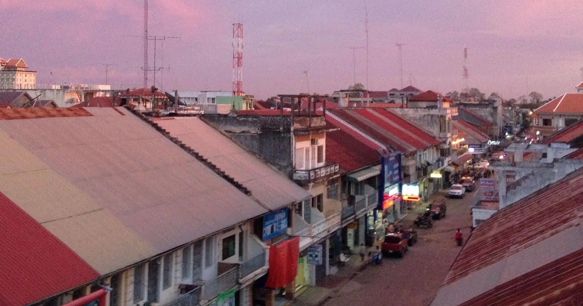 Bric-A-Brac Hotel Battambang Eksteriør billede